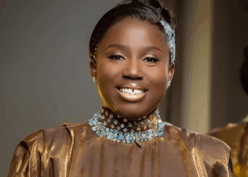 I’m a helpless sanguine who can talk to ghosts – Diana Hamilton